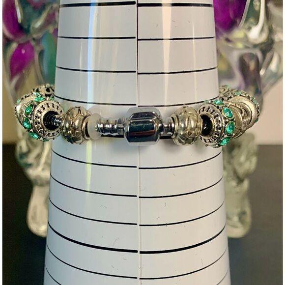 Vintage Green and Blue Bead and Crystal Bracelets in Silver tone, Unmarked - Picture 5 of 5